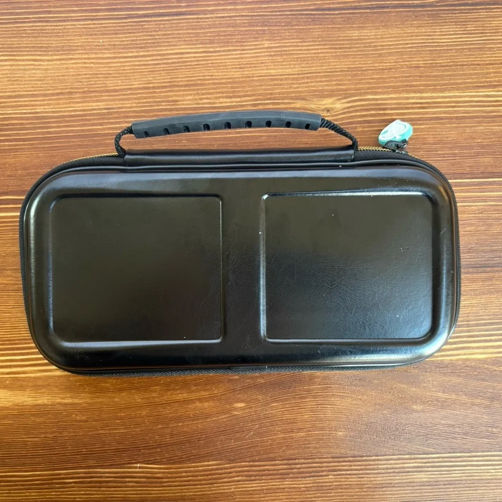 Nintendo Switch Carrying Case + 2 Game Storage Animal Crossings Full Art‎ Deluxe